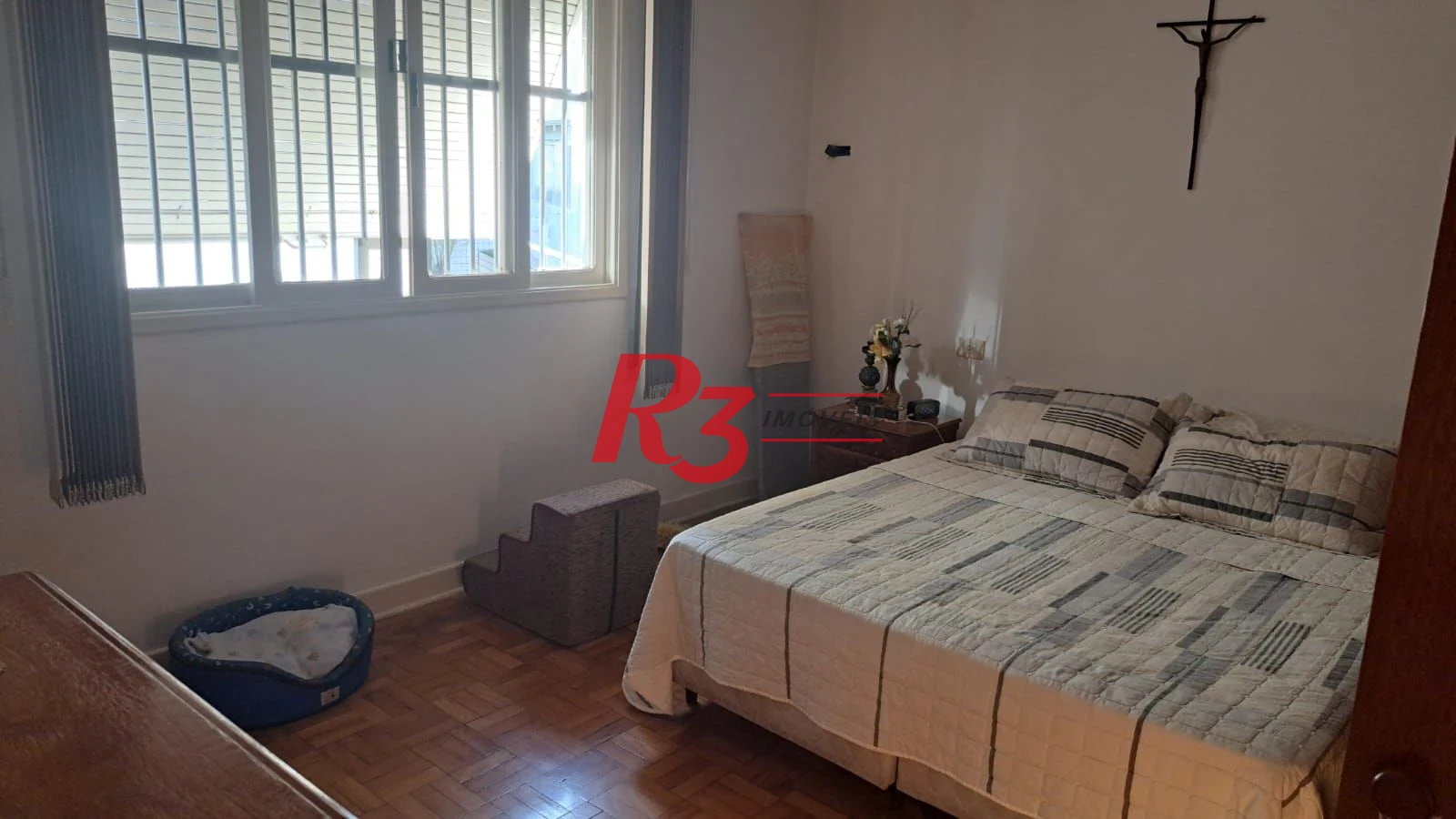 Casa Sobreposta Alta na Ponta da Praia – Espaço, Conforto e Excelente Localização