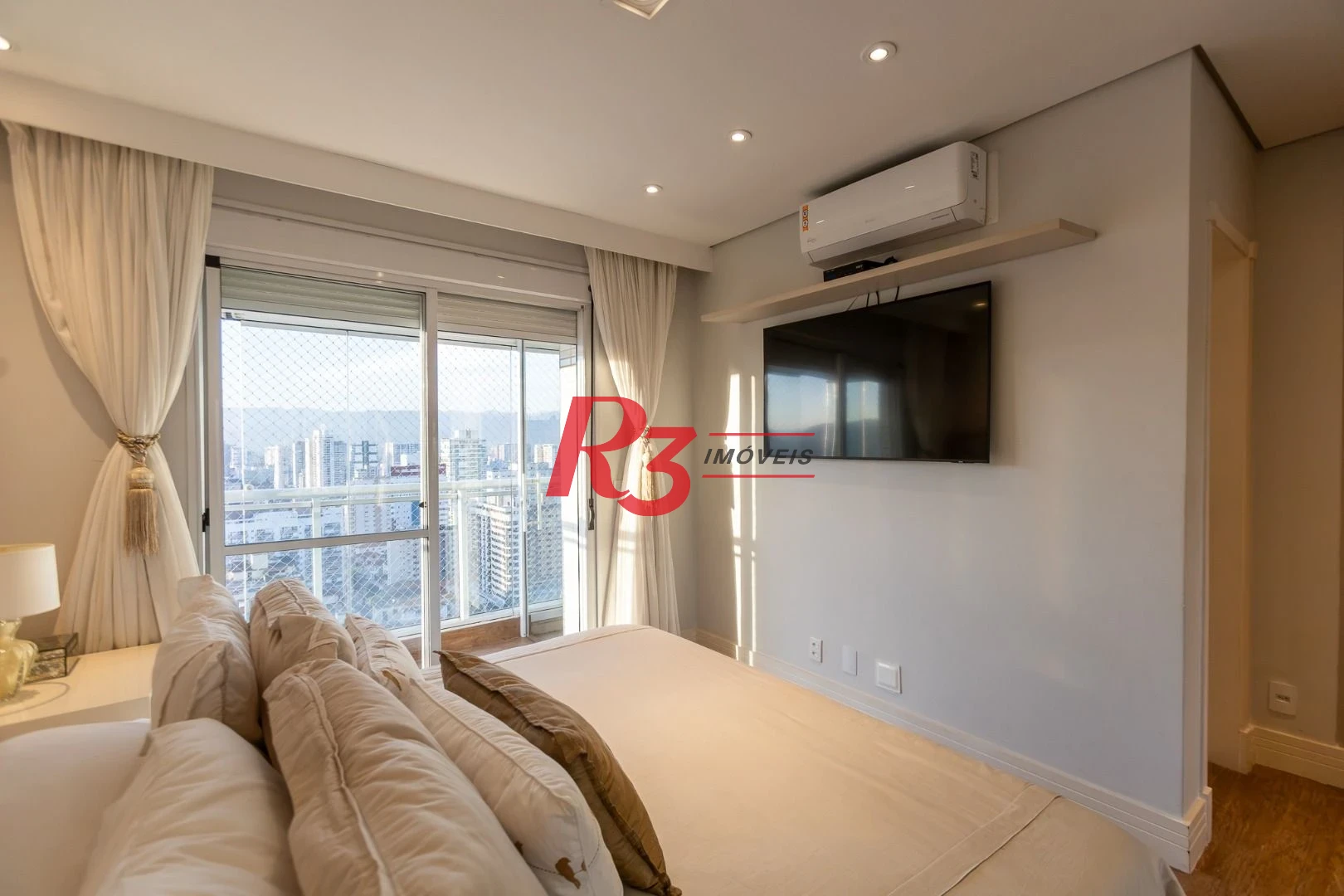 Apartamento com 4 dormitórios à venda, 180 m² por R$ 3.400.000,00 - Gonzaga - Santos/SP