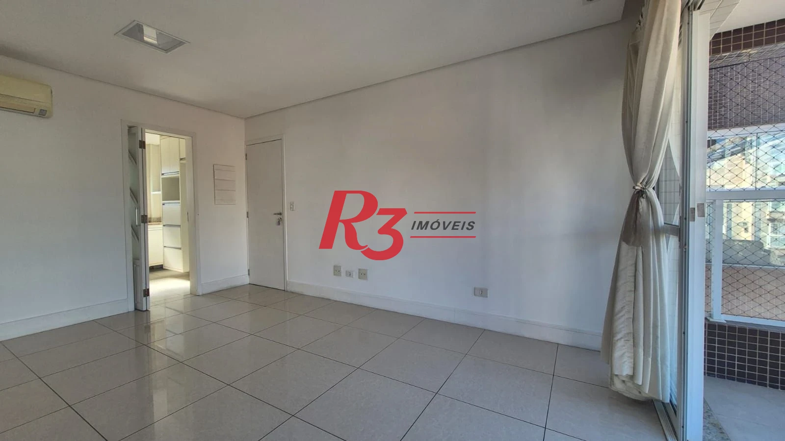Oportunidade para locação, 2 quartos, 2 sacadas grandes, 3 wcs, lazer completo e 1 vaga demarcada, rico em planejados! Oportunidade!!!