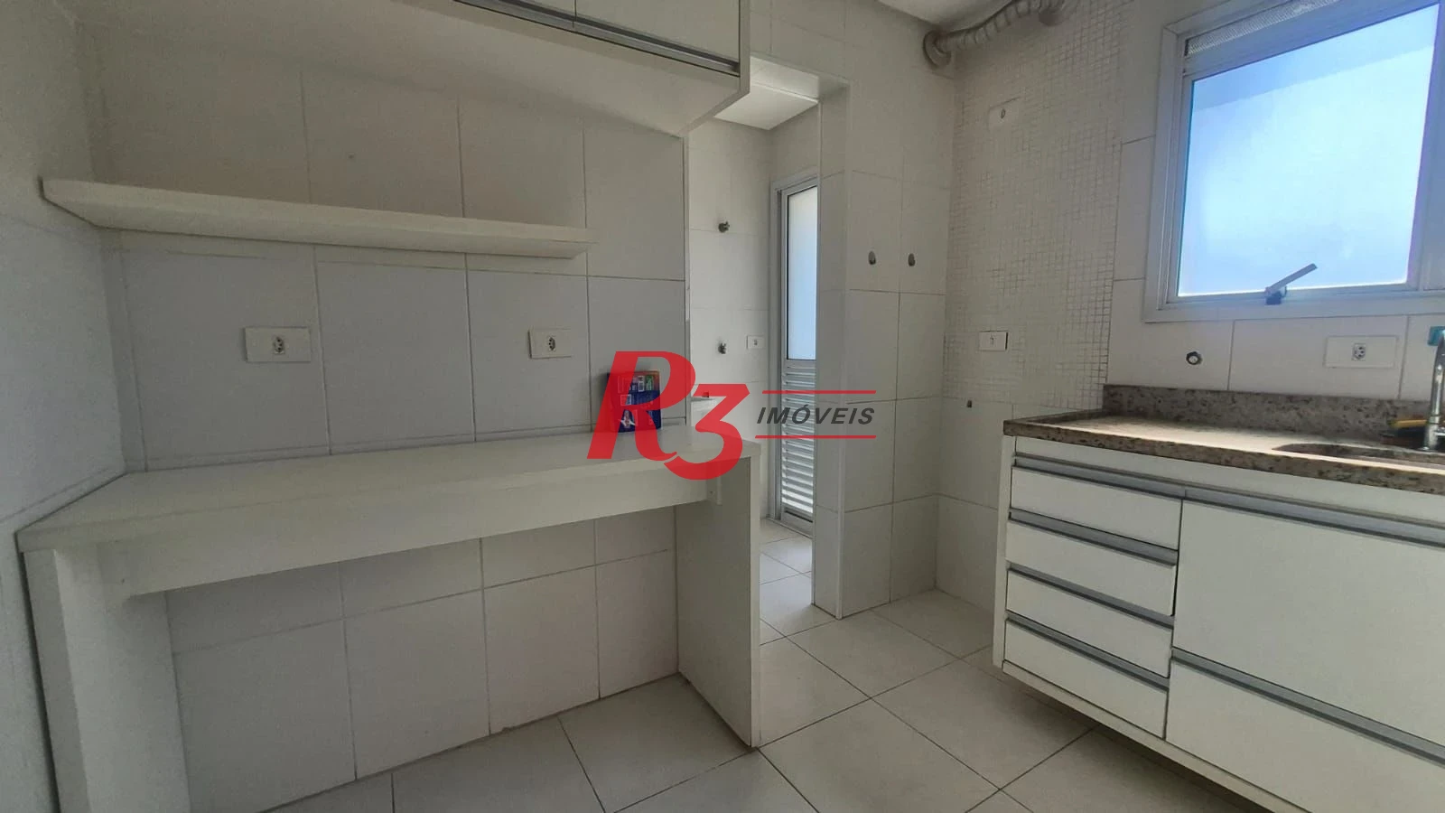 Oportunidade para locação, 2 quartos, 2 sacadas grandes, 3 wcs, lazer completo e 1 vaga demarcada, rico em planejados! Oportunidade!!!