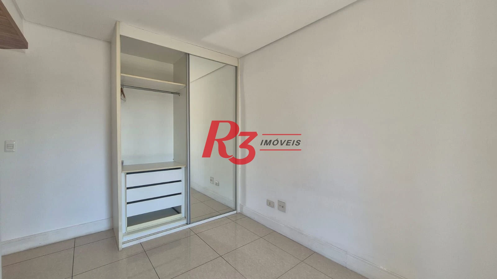 Oportunidade para locação, 2 quartos, 2 sacadas grandes, 3 wcs, lazer completo e 1 vaga demarcada, rico em planejados! Oportunidade!!!