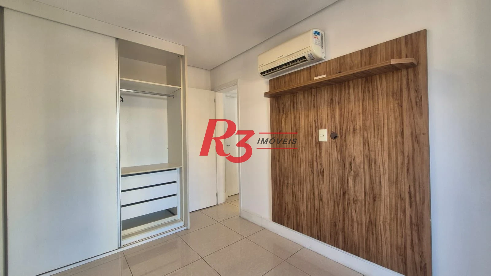 Oportunidade para locação, 2 quartos, 2 sacadas grandes, 3 wcs, lazer completo e 1 vaga demarcada, rico em planejados! Oportunidade!!!