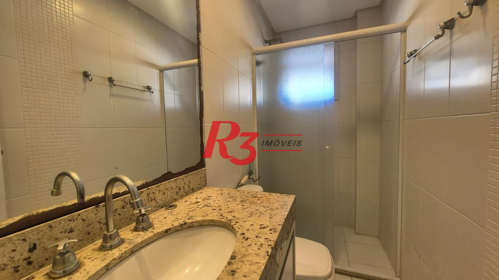 Oportunidade para locação, 2 quartos, 2 sacadas grandes, 3 wcs, lazer completo e 1 vaga demarcada, rico em planejados! Oportunidade!!!