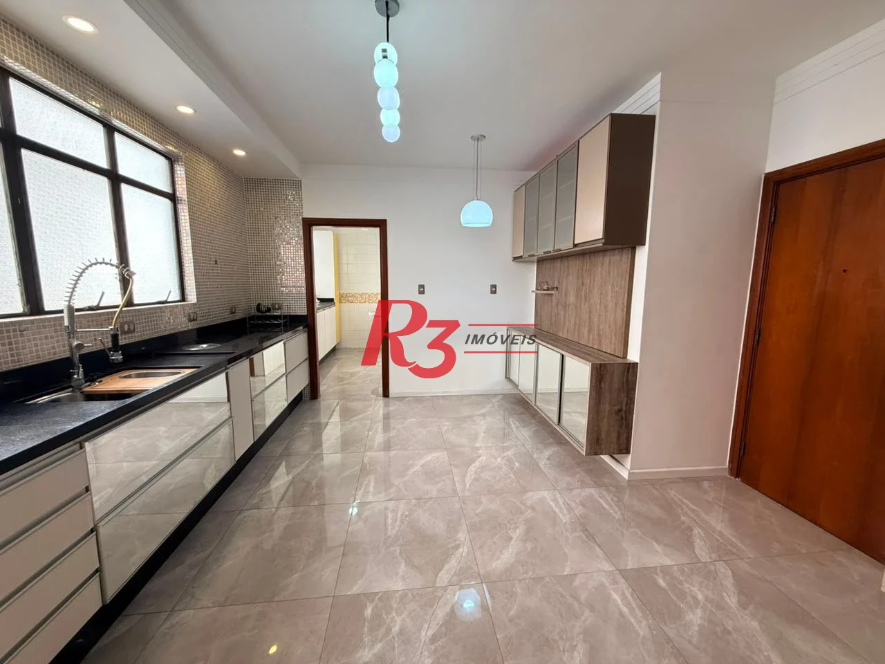 Apartamento com 3 dormitórios à venda, 145 m² por R$ 1.350.000,00 - Pompéia - Santos/SP