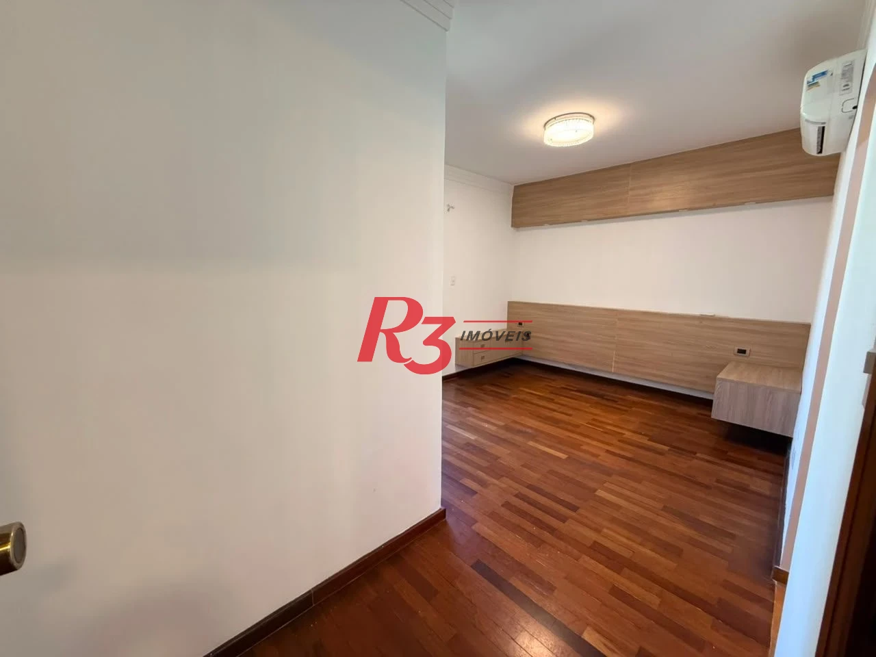 Apartamento com 3 dormitórios à venda, 145 m² por R$ 1.350.000,00 - Pompéia - Santos/SP
