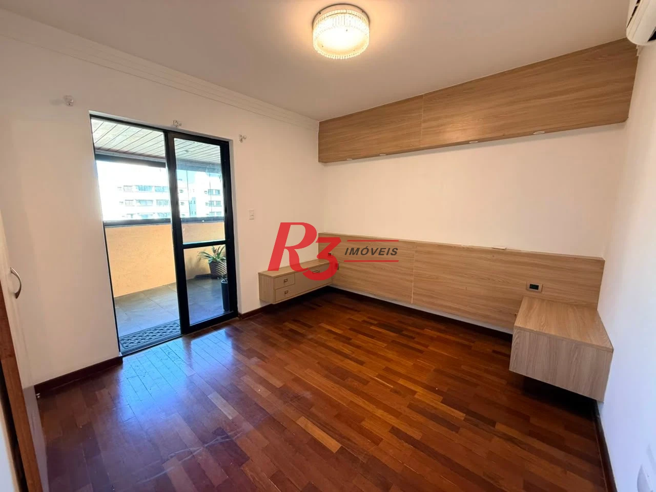 Apartamento com 3 dormitórios à venda, 145 m² por R$ 1.350.000,00 - Pompéia - Santos/SP