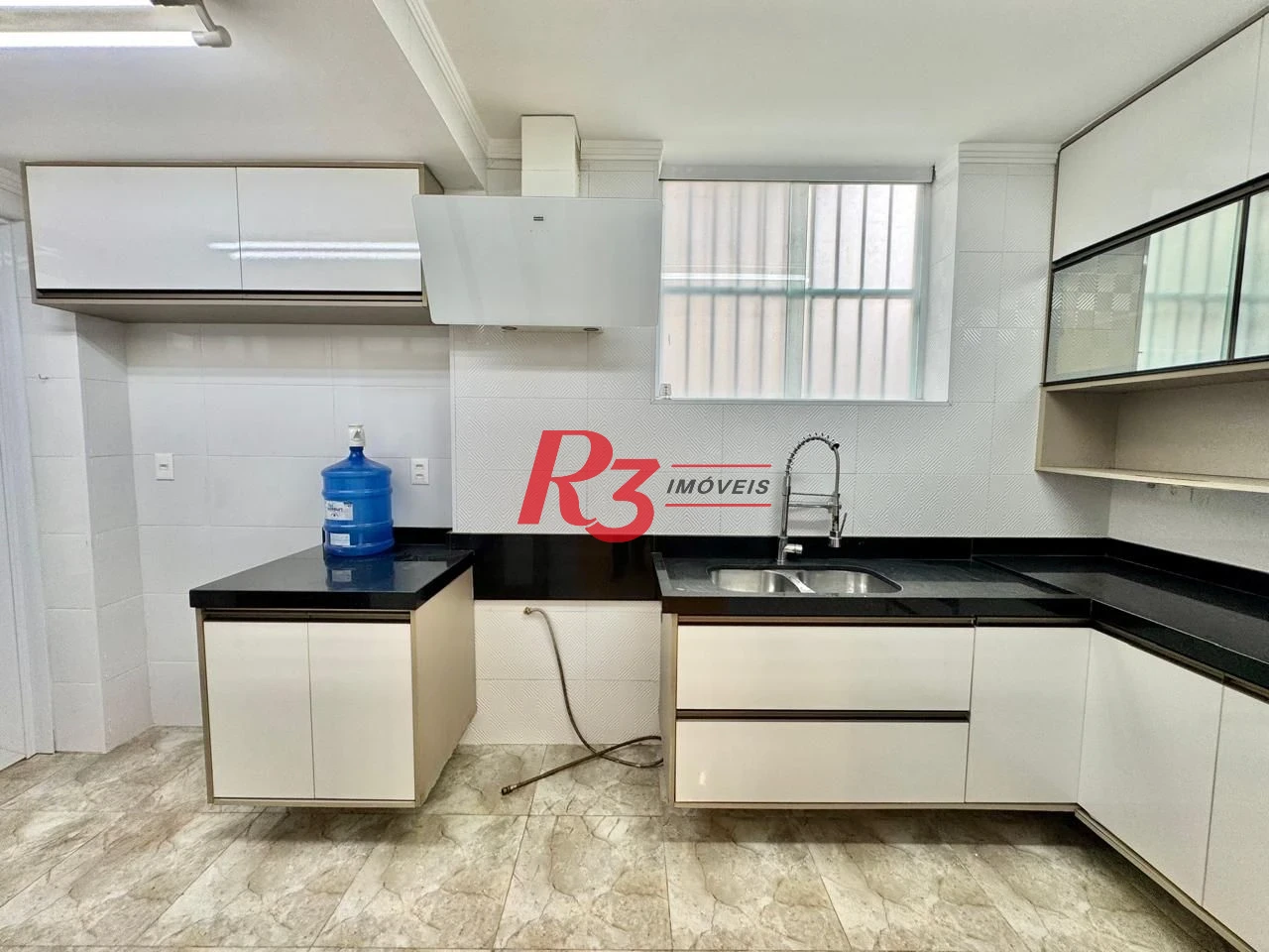 Sobrado com 3 dormitórios para alugar, 108 m² por R$ 5.500,00/mês - Embaré - Santos/SP
