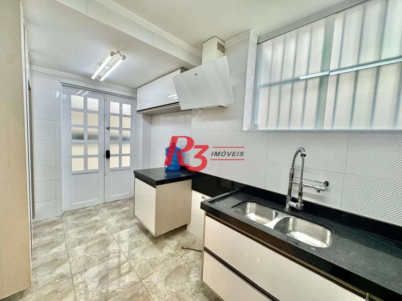 Sobrado com 3 dormitórios para alugar, 108 m² por R$ 5.500,00/mês - Embaré - Santos/SP