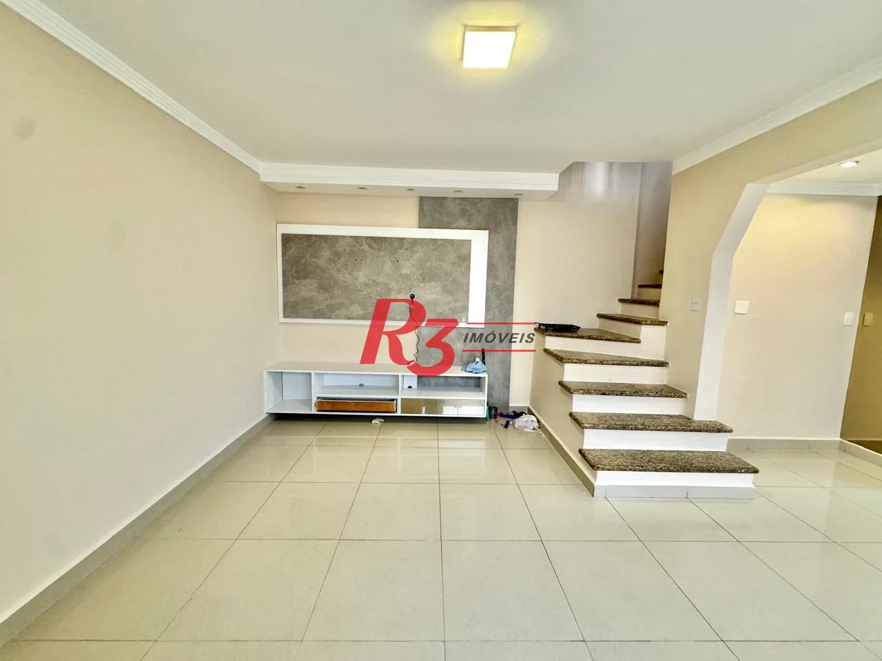 Sobrado com 3 dormitórios para alugar, 108 m² por R$ 5.500,00/mês - Embaré - Santos/SP