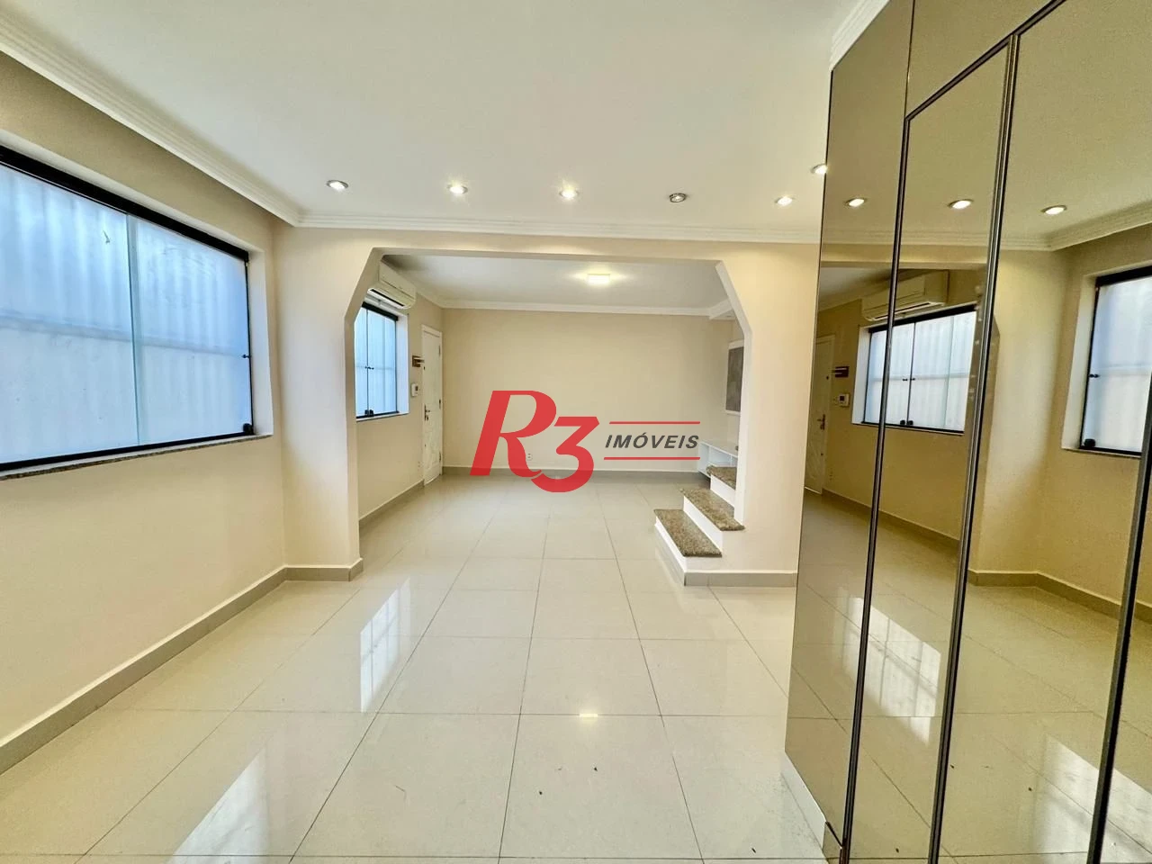 Sobrado com 3 dormitórios para alugar, 108 m² por R$ 5.500,00/mês - Embaré - Santos/SP