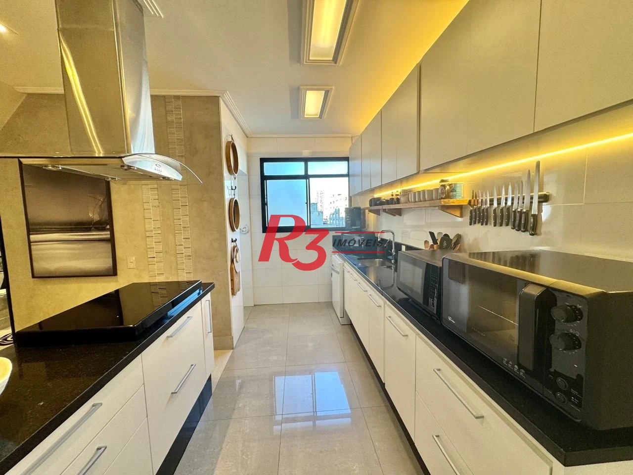 Apartamento com 2 dormitórios à venda, 110 m² por R$ 950.000,00 - Gonzaga - Santos/SP