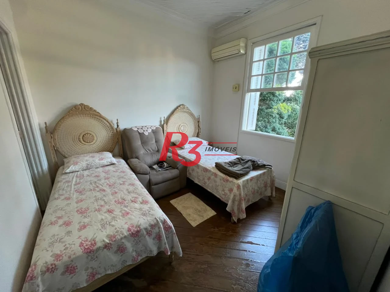 Sobrado com 3 dormitórios à venda, 226 m² por R$ 900.000,00 - Vila Matias - Santos/SP