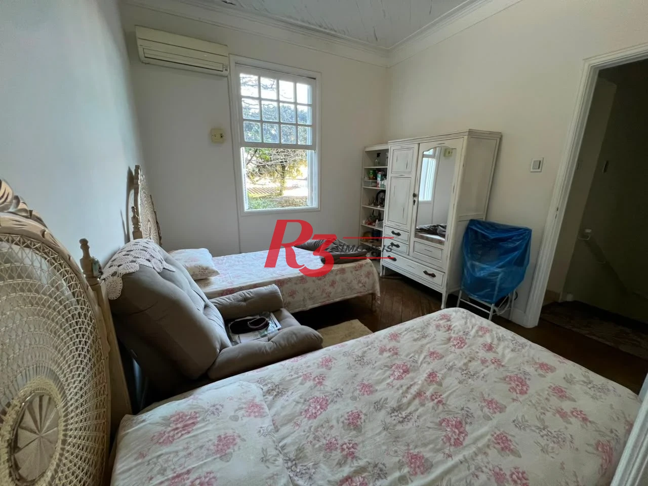 Sobrado com 3 dormitórios à venda, 226 m² por R$ 900.000,00 - Vila Matias - Santos/SP