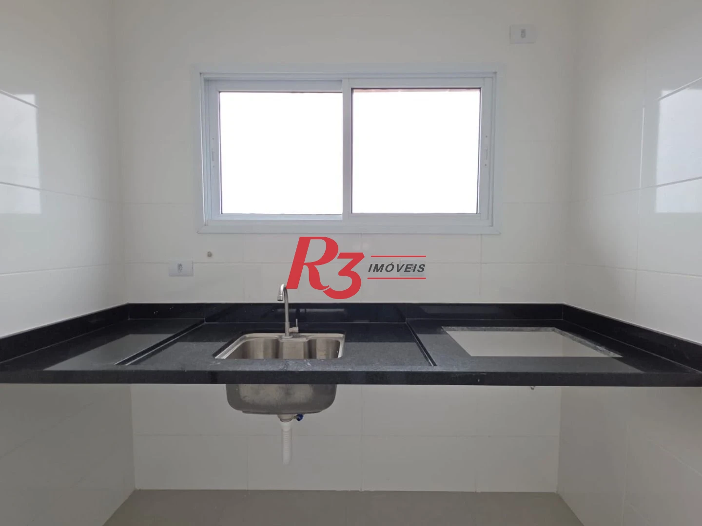 Apartamento com 2 dormitórios à venda, 62 m² por R$ 510.000,00 - Centro - São Vicente/SP
