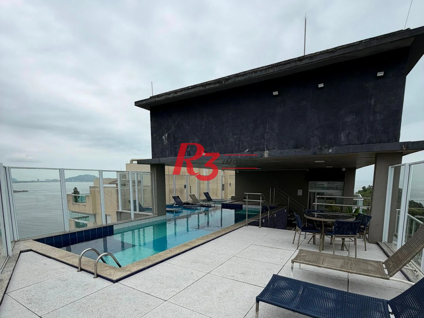 Apartamento com 3 dormitórios à venda, 146 m² por R$ 1.300.000,00 - Tombo - Guarujá/SP