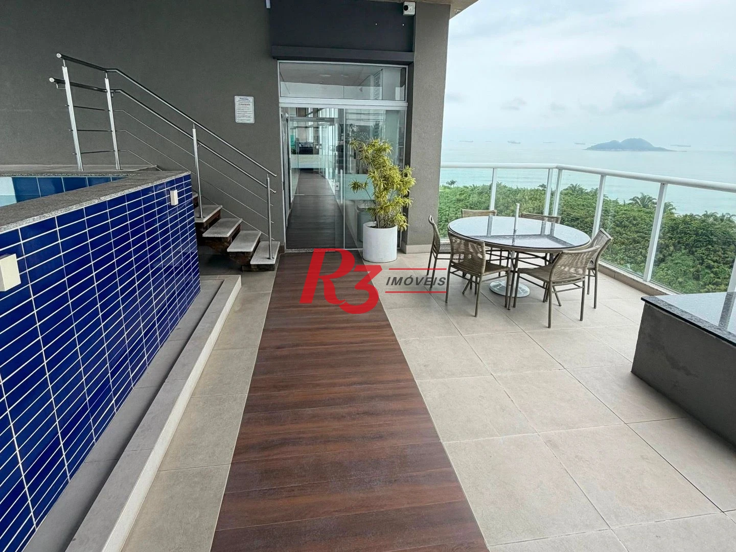 Apartamento com 3 dormitórios à venda, 146 m² por R$ 1.300.000,00 - Tombo - Guarujá/SP