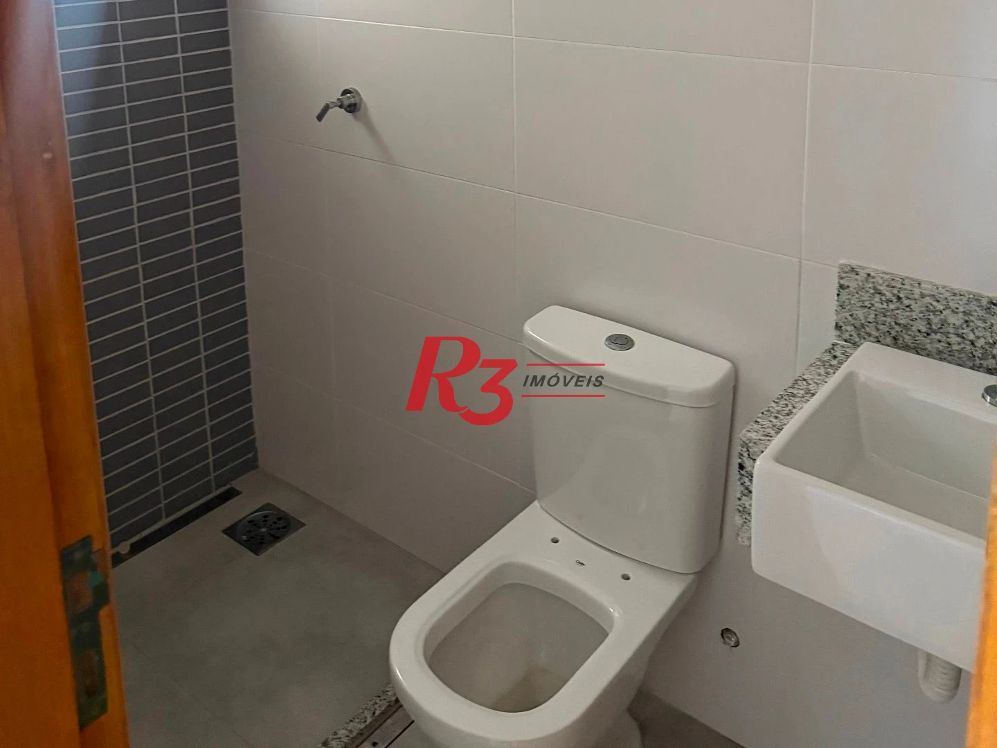 Apartamento com 3 dormitórios à venda, 146 m² por R$ 1.300.000,00 - Tombo - Guarujá/SP