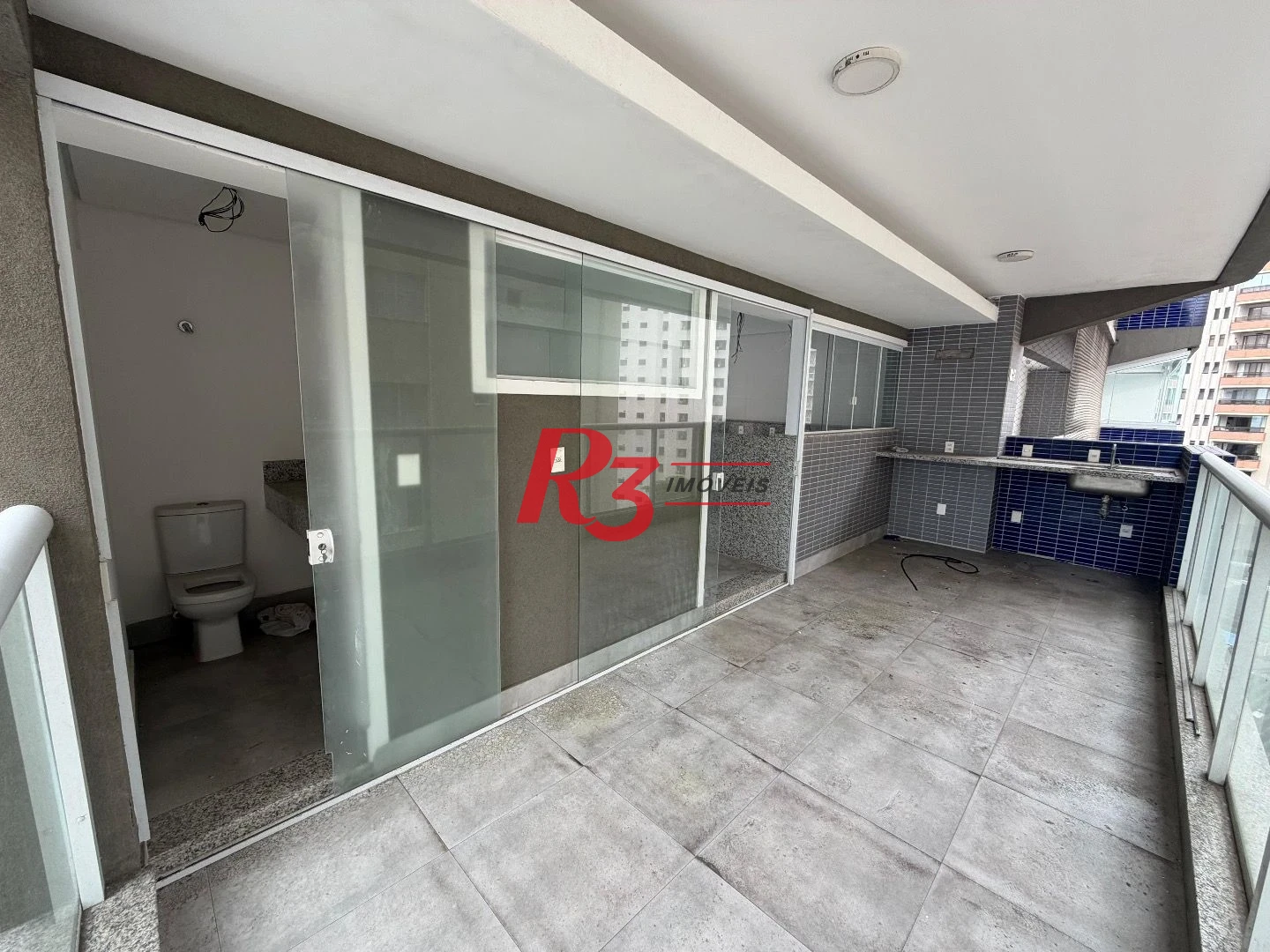 Apartamento com 3 dormitórios à venda, 146 m² por R$ 1.300.000,00 - Tombo - Guarujá/SP