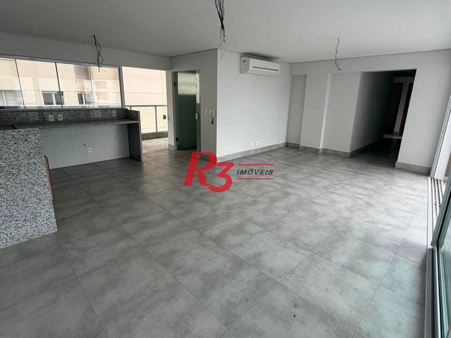 Apartamento com 3 dormitórios à venda, 146 m² por R$ 1.300.000,00 - Tombo - Guarujá/SP