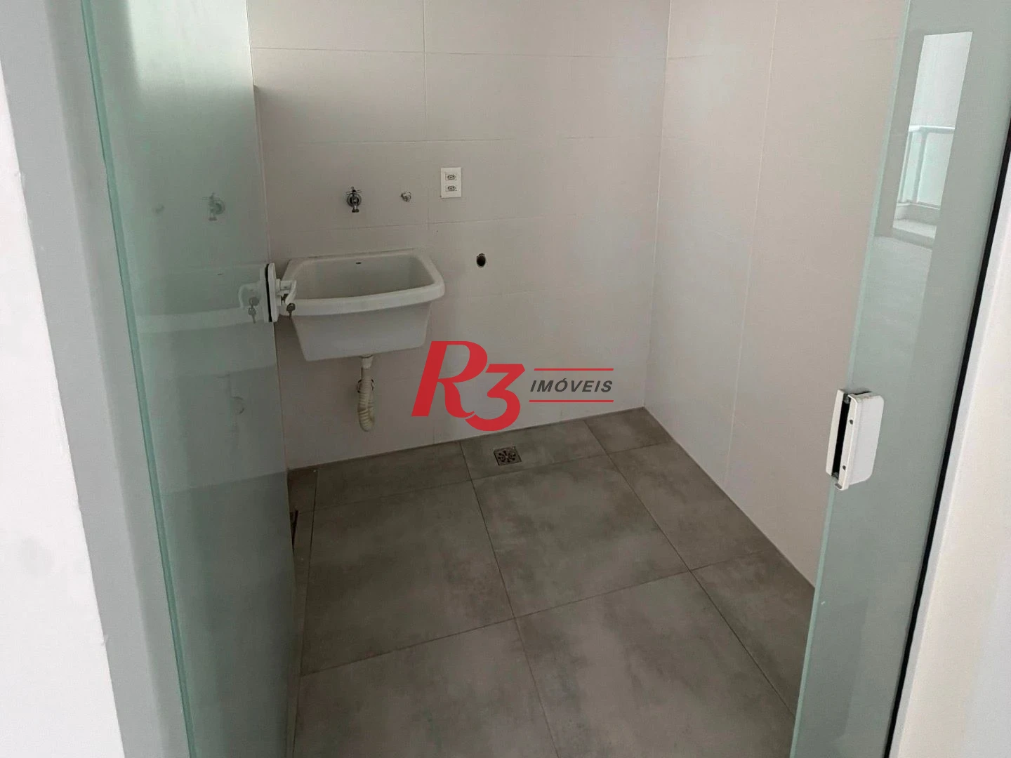 Apartamento com 3 dormitórios à venda, 146 m² por R$ 1.300.000,00 - Tombo - Guarujá/SP