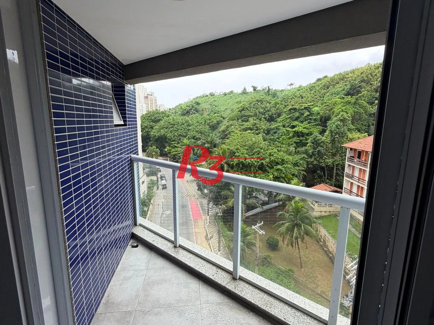 Apartamento com 3 dormitórios à venda, 146 m² por R$ 1.300.000,00 - Tombo - Guarujá/SP