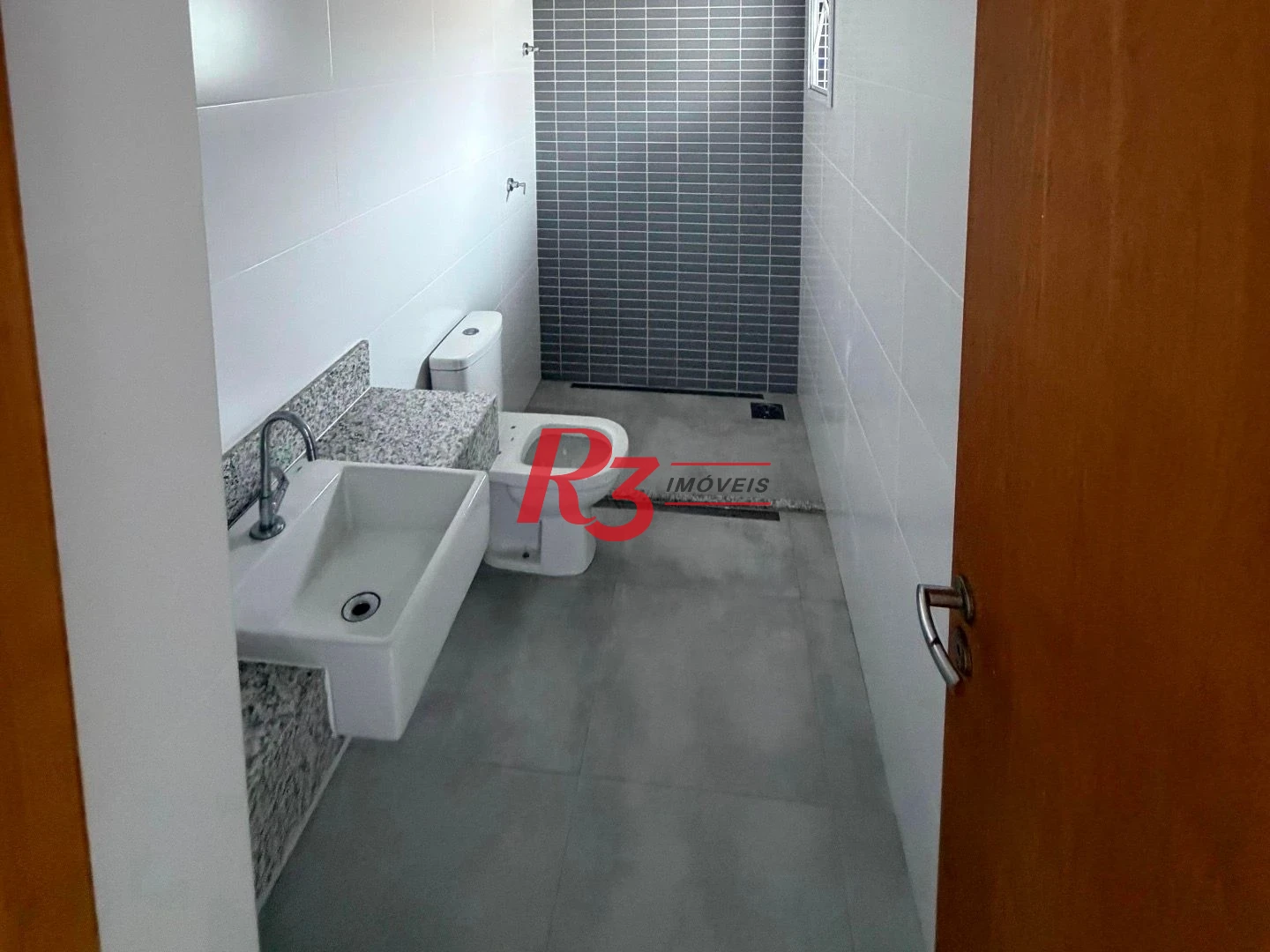 Apartamento com 3 dormitórios à venda, 146 m² por R$ 1.300.000,00 - Tombo - Guarujá/SP