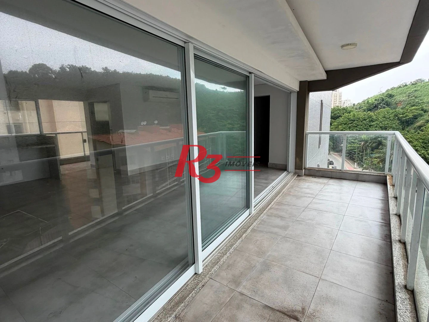 Apartamento com 3 dormitórios à venda, 146 m² por R$ 1.300.000,00 - Tombo - Guarujá/SP