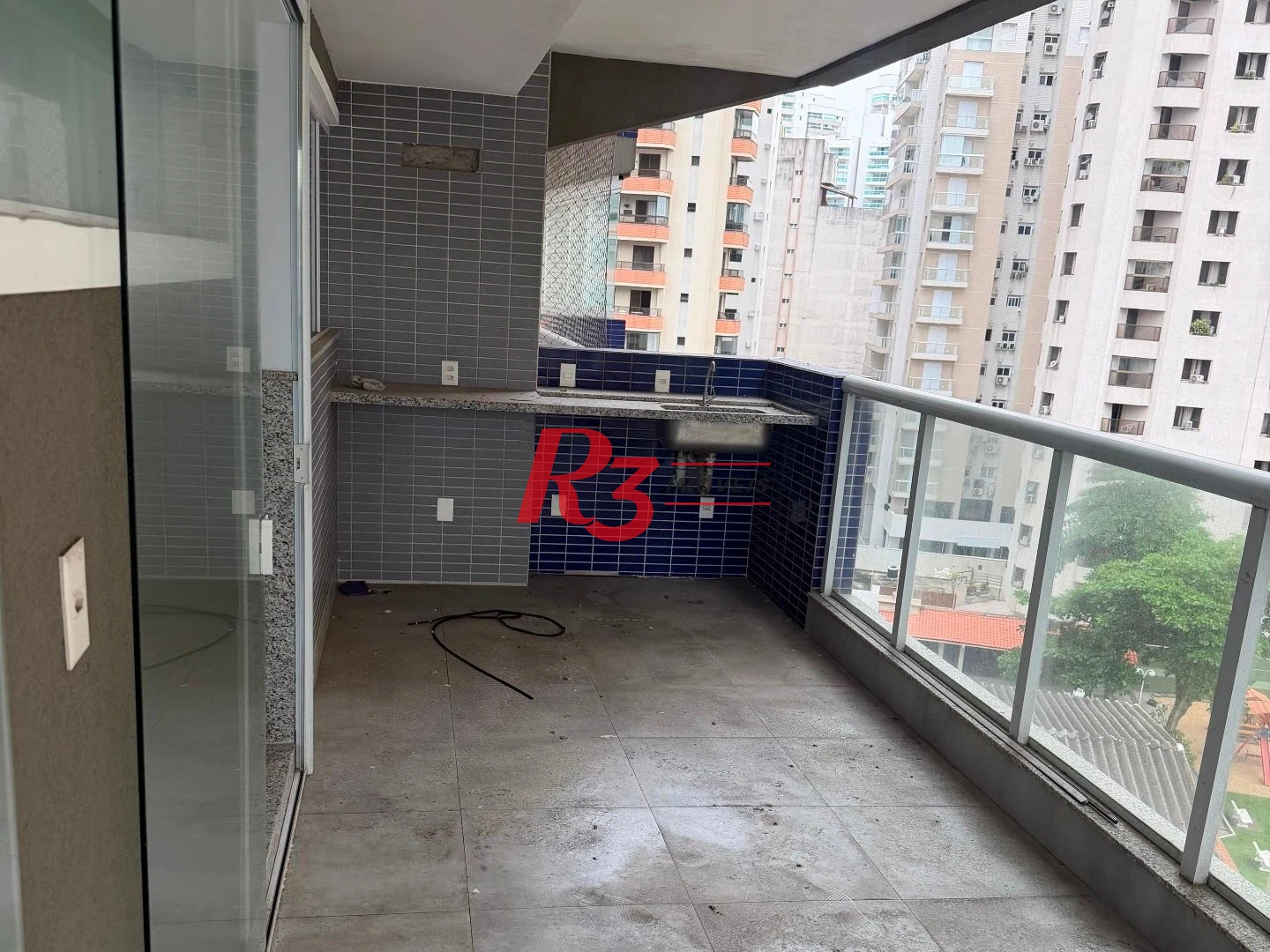Apartamento com 3 dormitórios à venda, 146 m² por R$ 1.300.000,00 - Tombo - Guarujá/SP