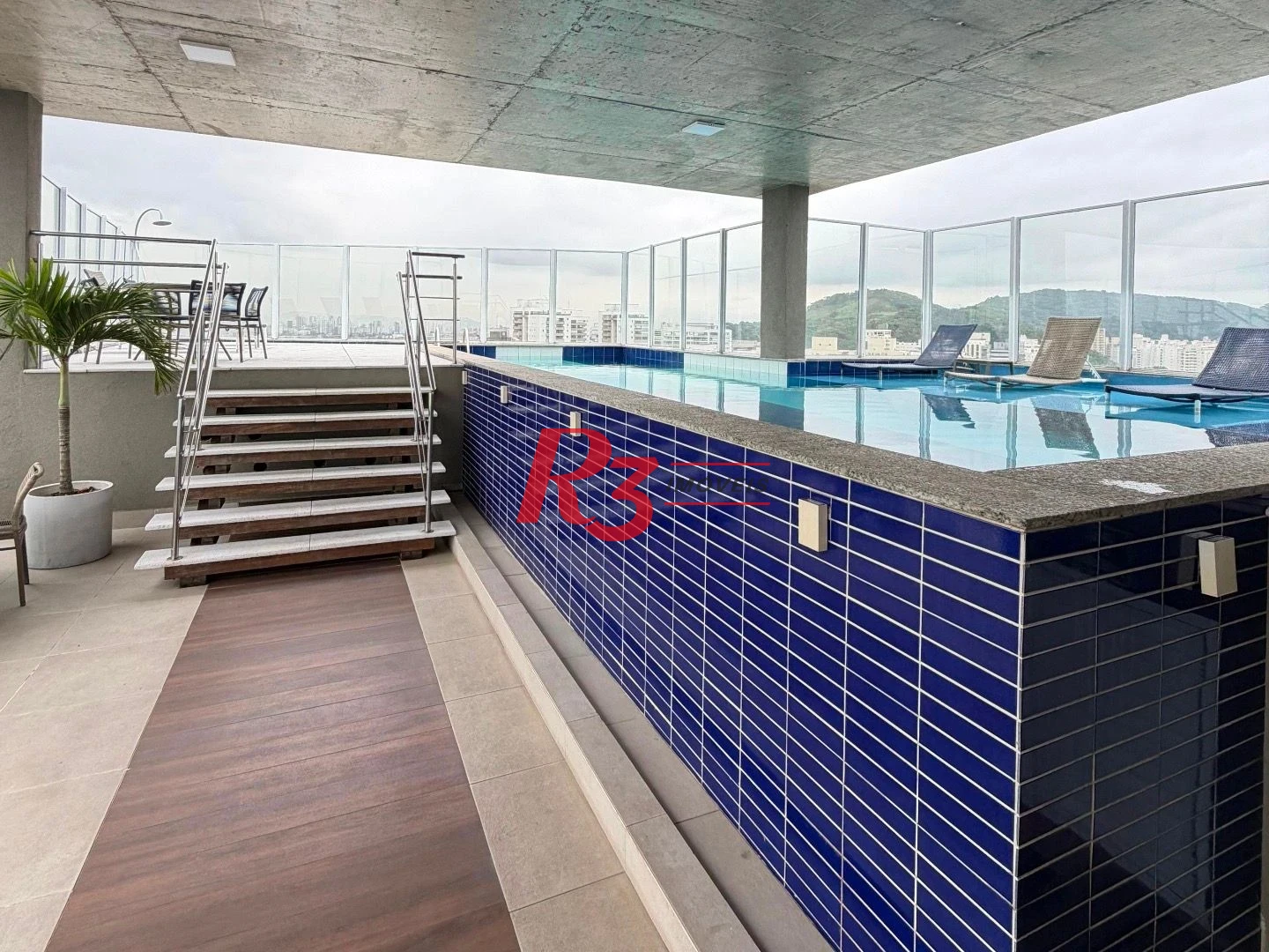 Apartamento com 3 dormitórios à venda, 146 m² por R$ 1.300.000,00 - Tombo - Guarujá/SP