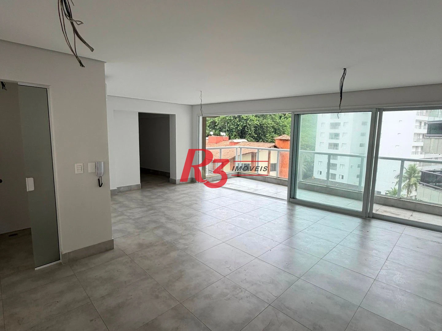 Apartamento com 3 dormitórios à venda, 146 m² por R$ 1.300.000,00 - Tombo - Guarujá/SP