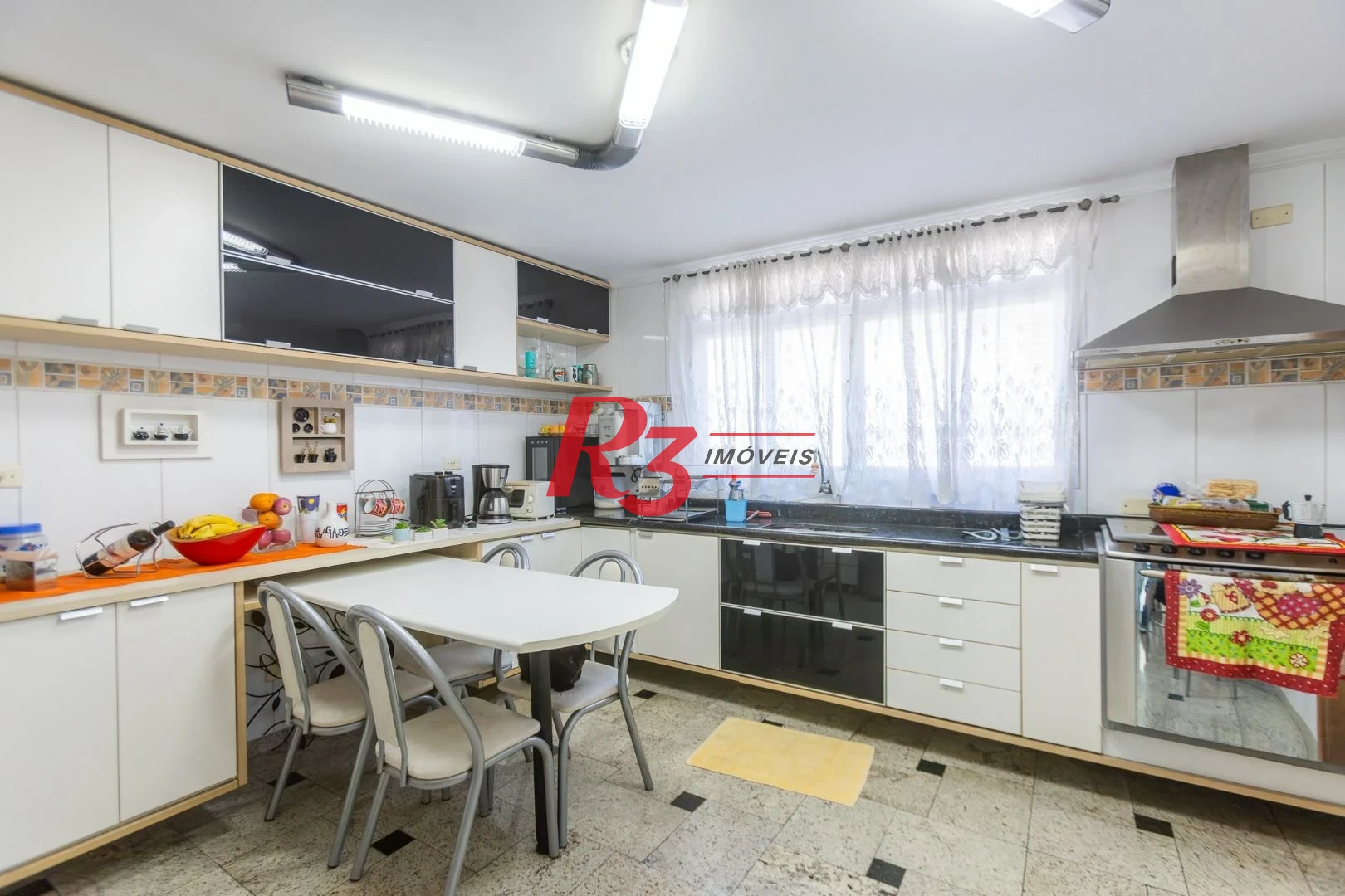 Village com 4 dormitórios à venda por R$ 1.450.000 - Embaré - Santos/SP