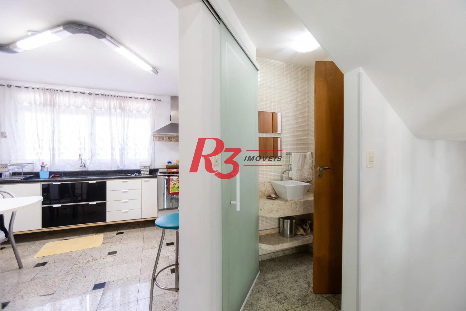 Village com 4 dormitórios à venda por R$ 1.450.000 - Embaré - Santos/SP