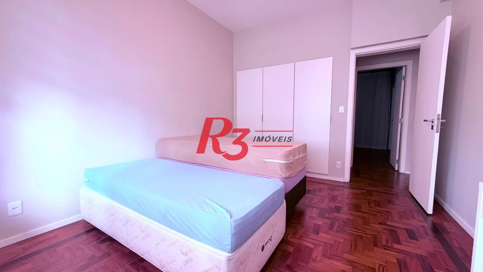 Apartamento com 2 dormitórios à venda, 100 m² por R$ 780.000,00 - Gonzaga - Santos/SP