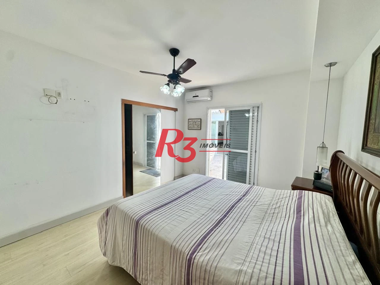 Sobrado com 4 dormitórios à venda, 203 m² por R$ 1.500.000,00 - Estuário - Santos/SP