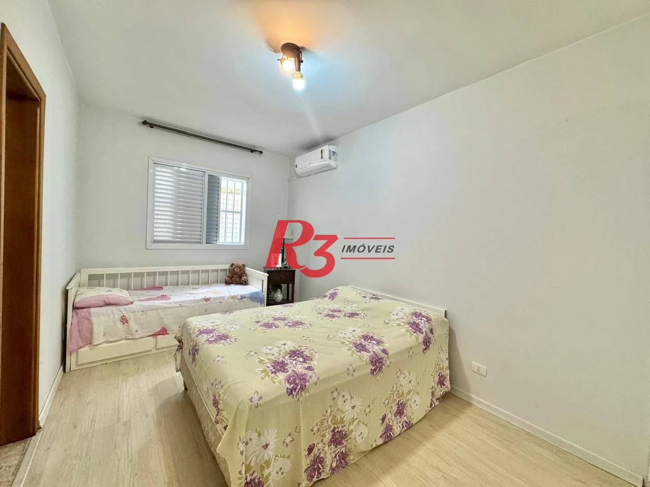 Sobrado com 4 dormitórios à venda, 203 m² por R$ 1.500.000,00 - Estuário - Santos/SP
