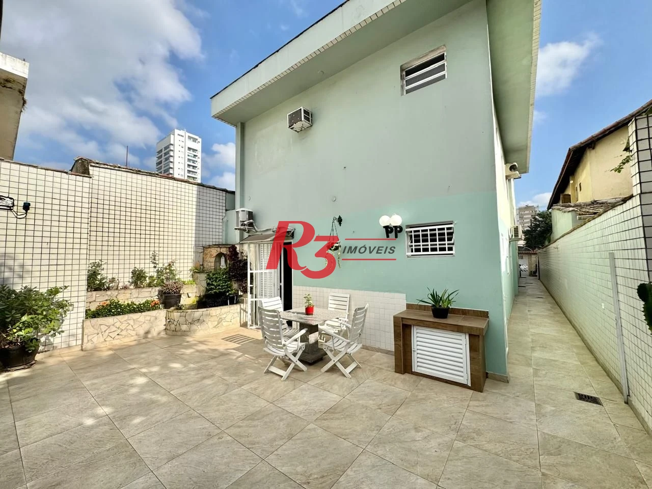 Sobrado com 4 dormitórios à venda, 203 m² por R$ 1.500.000,00 - Estuário - Santos/SP