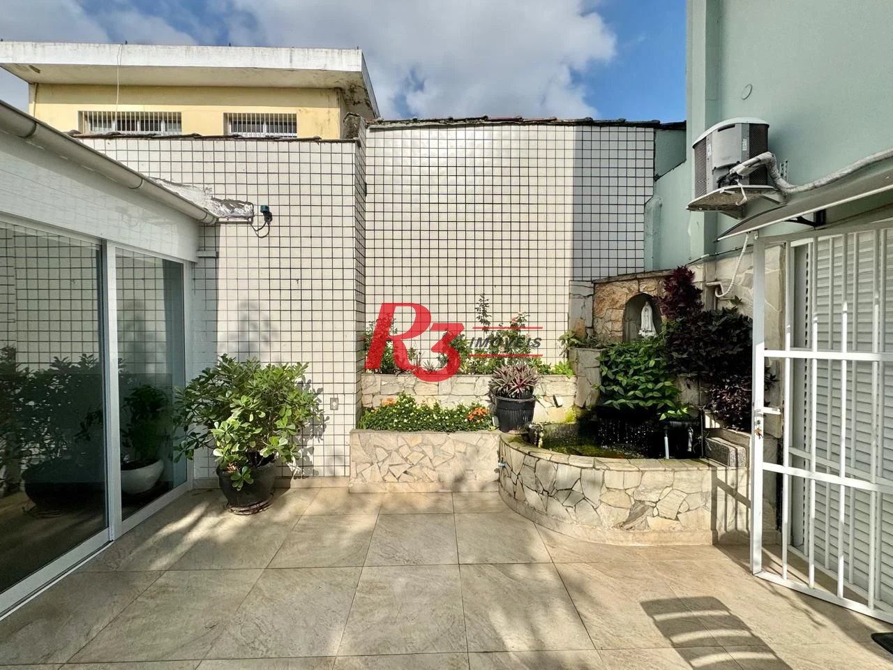 Sobrado com 4 dormitórios à venda, 203 m² por R$ 1.500.000,00 - Estuário - Santos/SP