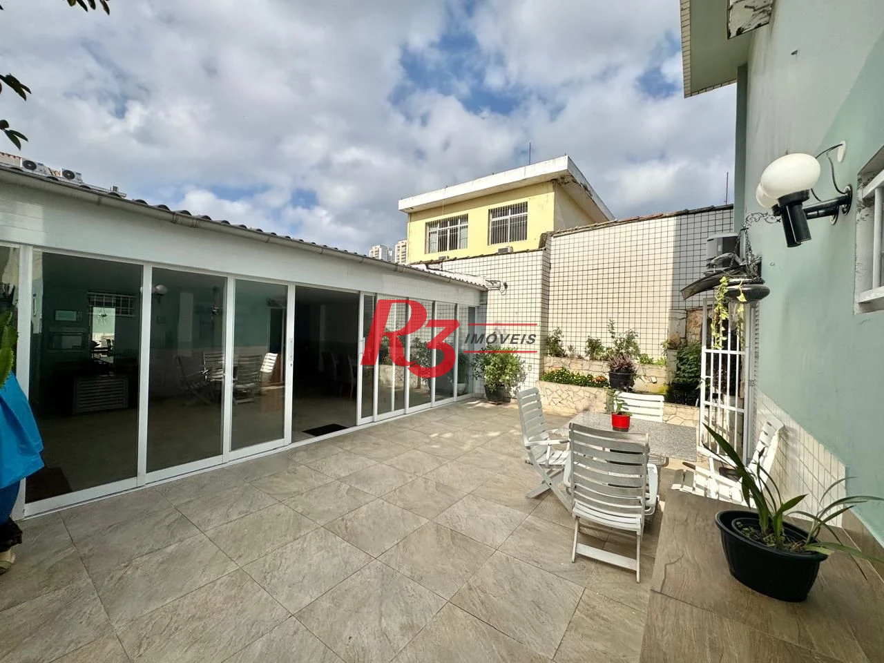Sobrado com 4 dormitórios à venda, 203 m² por R$ 1.500.000,00 - Estuário - Santos/SP