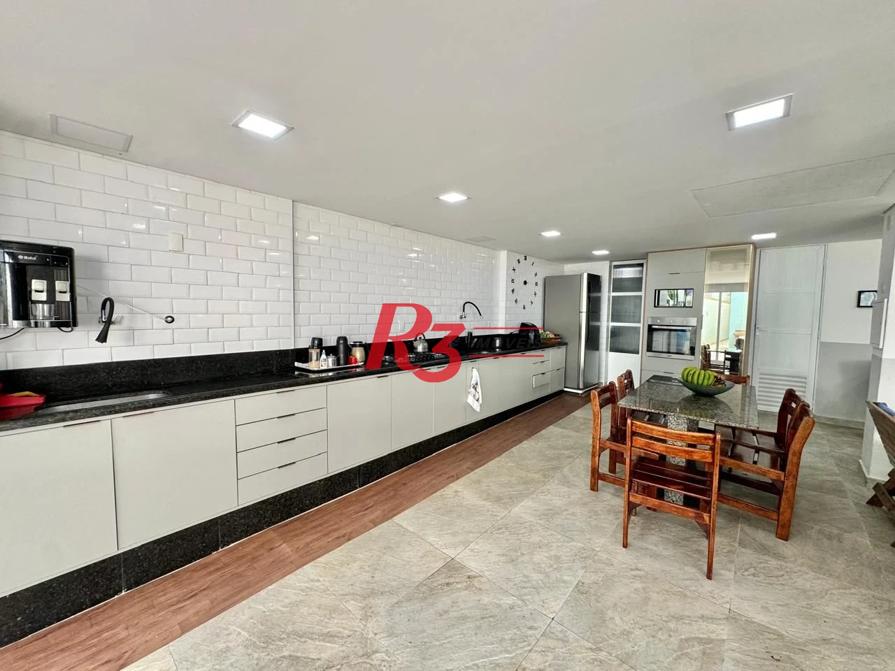 Sobrado com 4 dormitórios à venda, 203 m² por R$ 1.500.000,00 - Estuário - Santos/SP