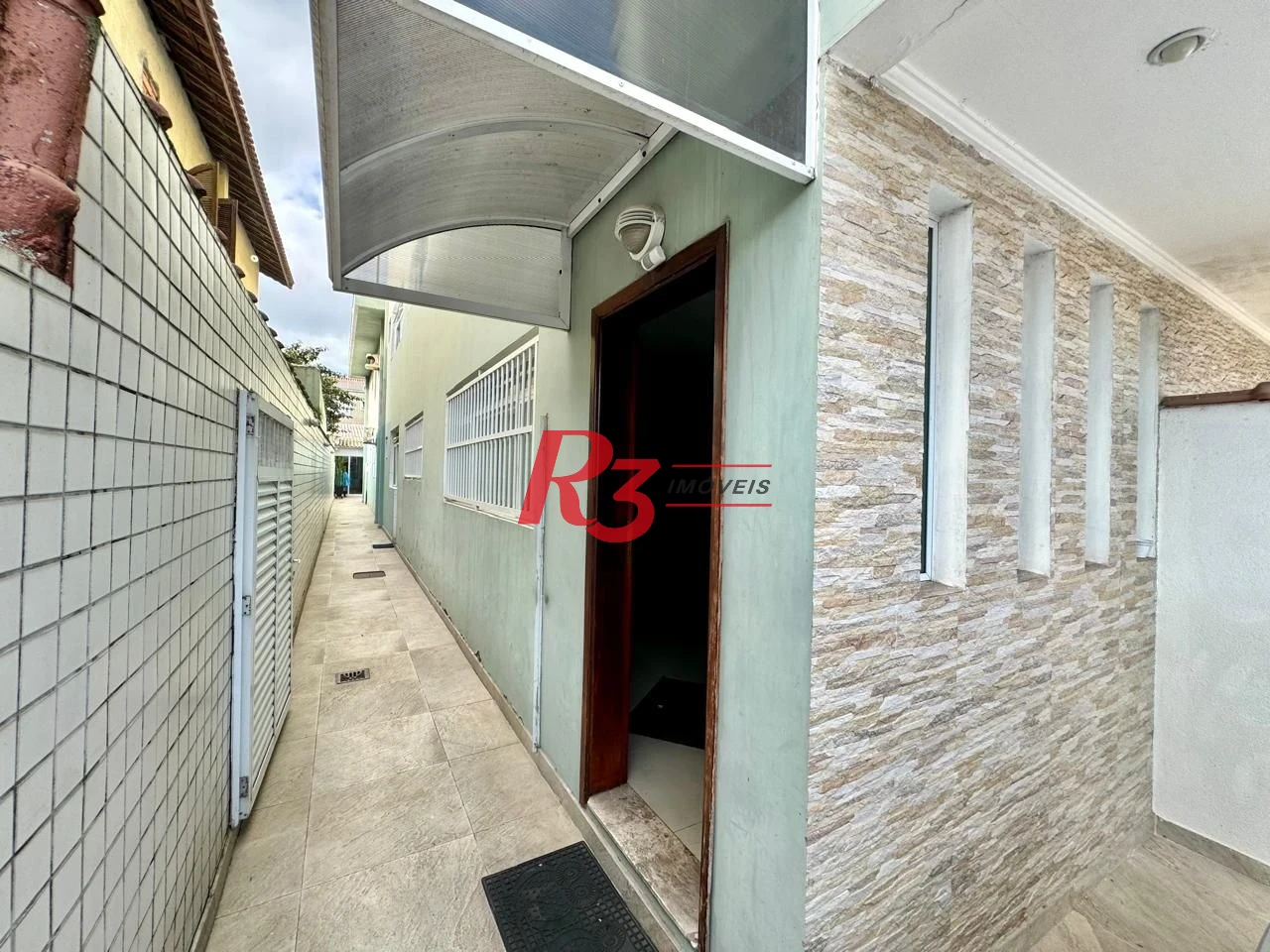 Sobrado com 4 dormitórios à venda, 203 m² por R$ 1.500.000,00 - Estuário - Santos/SP