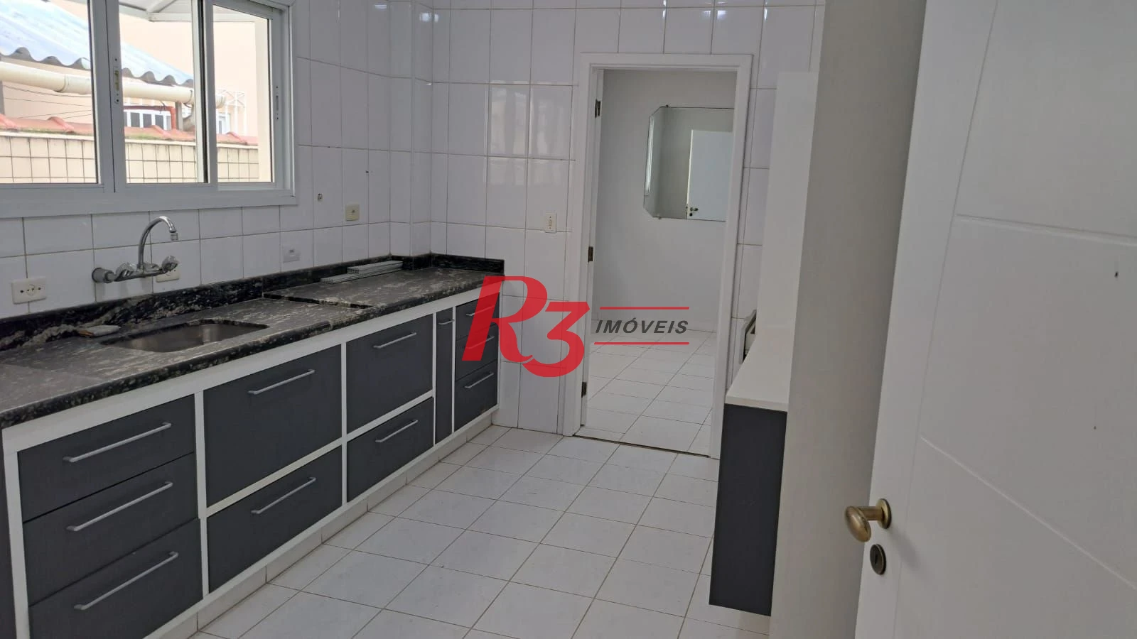 Casa com 5 dormitórios à venda, 263 m² por R$ 2.300.000,00 - Ponta da Praia - Santos/SP