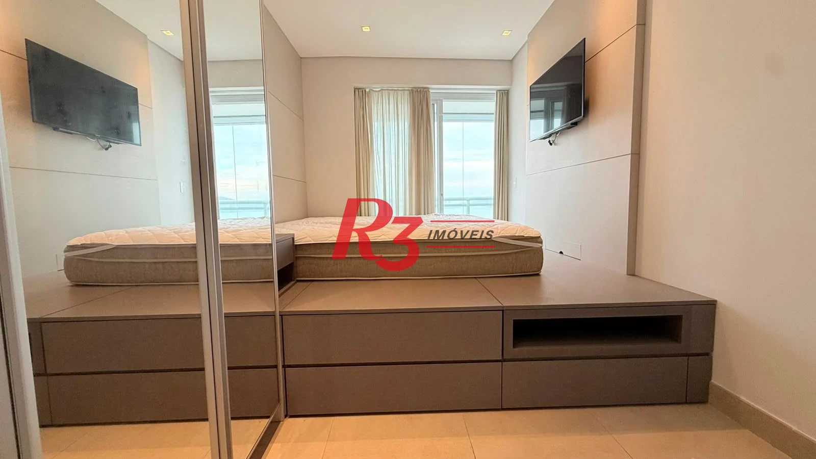 Apartamento com 2 dormitórios à venda, 73 m² por R$ 1.900.000,00 - Pompéia - Santos/SP