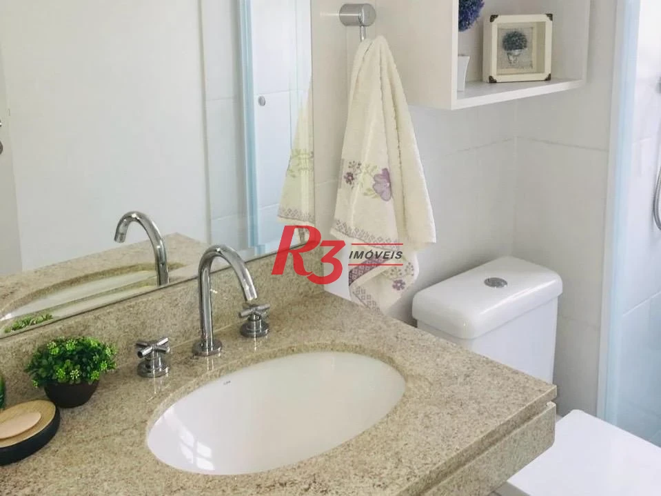Apartamento com 2 dormitórios à venda, 74 m² por R$ 680.000,00 - José Menino - Santos/SP