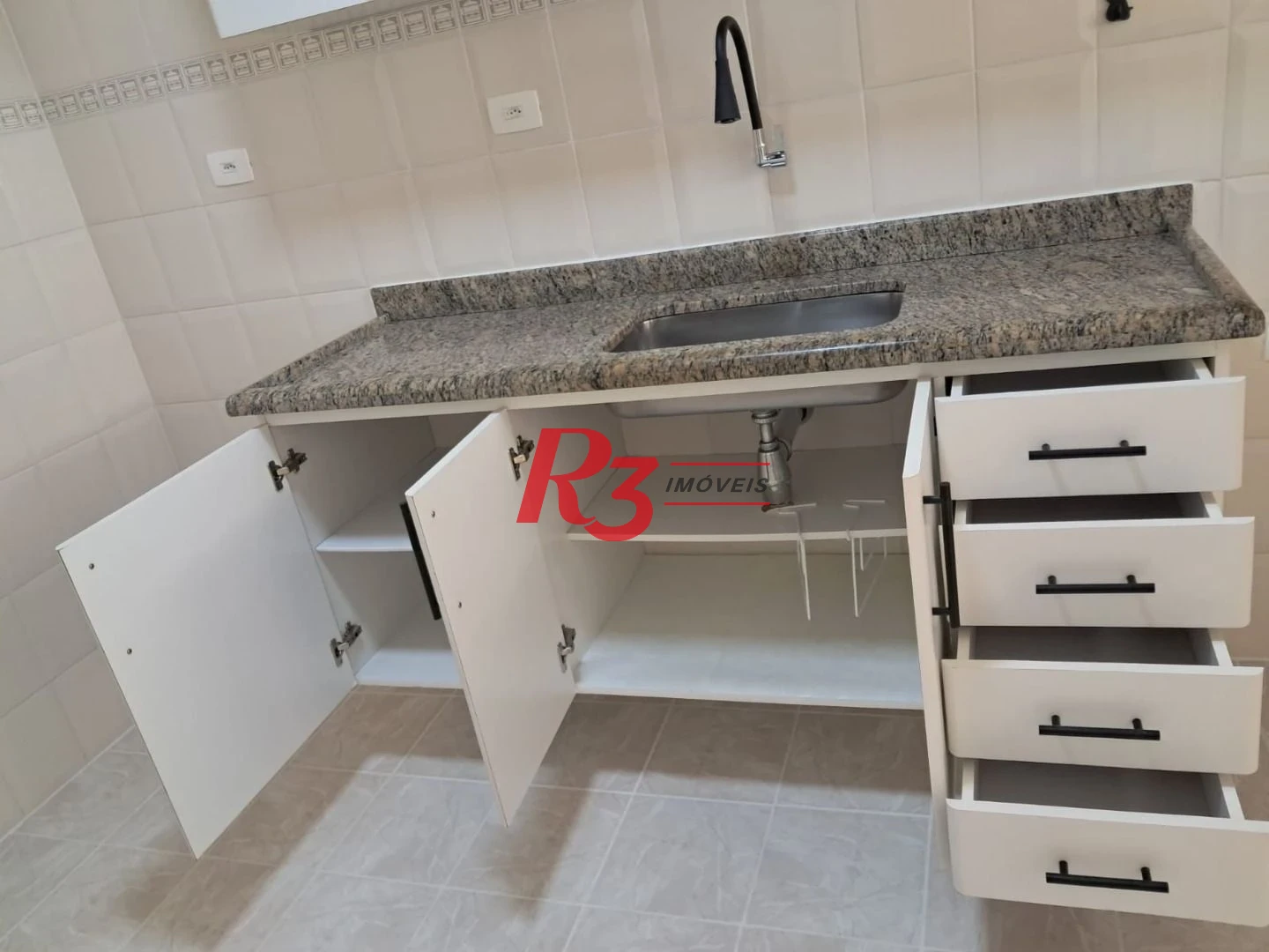 Apartamento com 1 dormitório para alugar, 47 m² por R$ 3.200,00/mês - Encruzilhada - Santos/SP