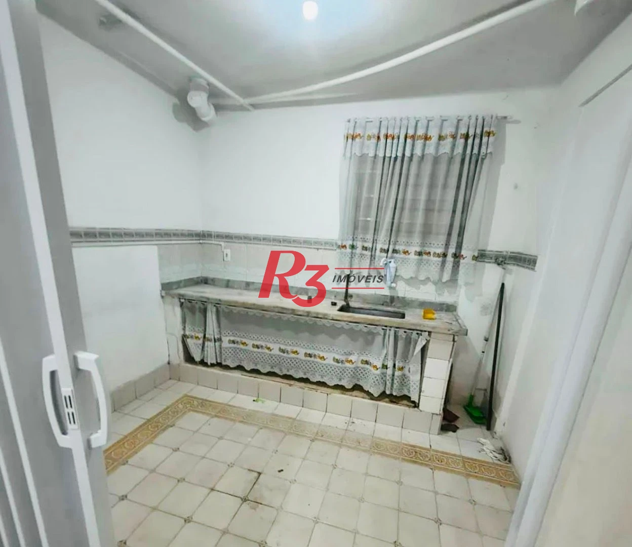 Casa com 3 dormitórios, 179 m² - venda por R$ 1.660.000,00 ou aluguel por R$ 9.270,00/mês - Gonzaga - Santos/SP