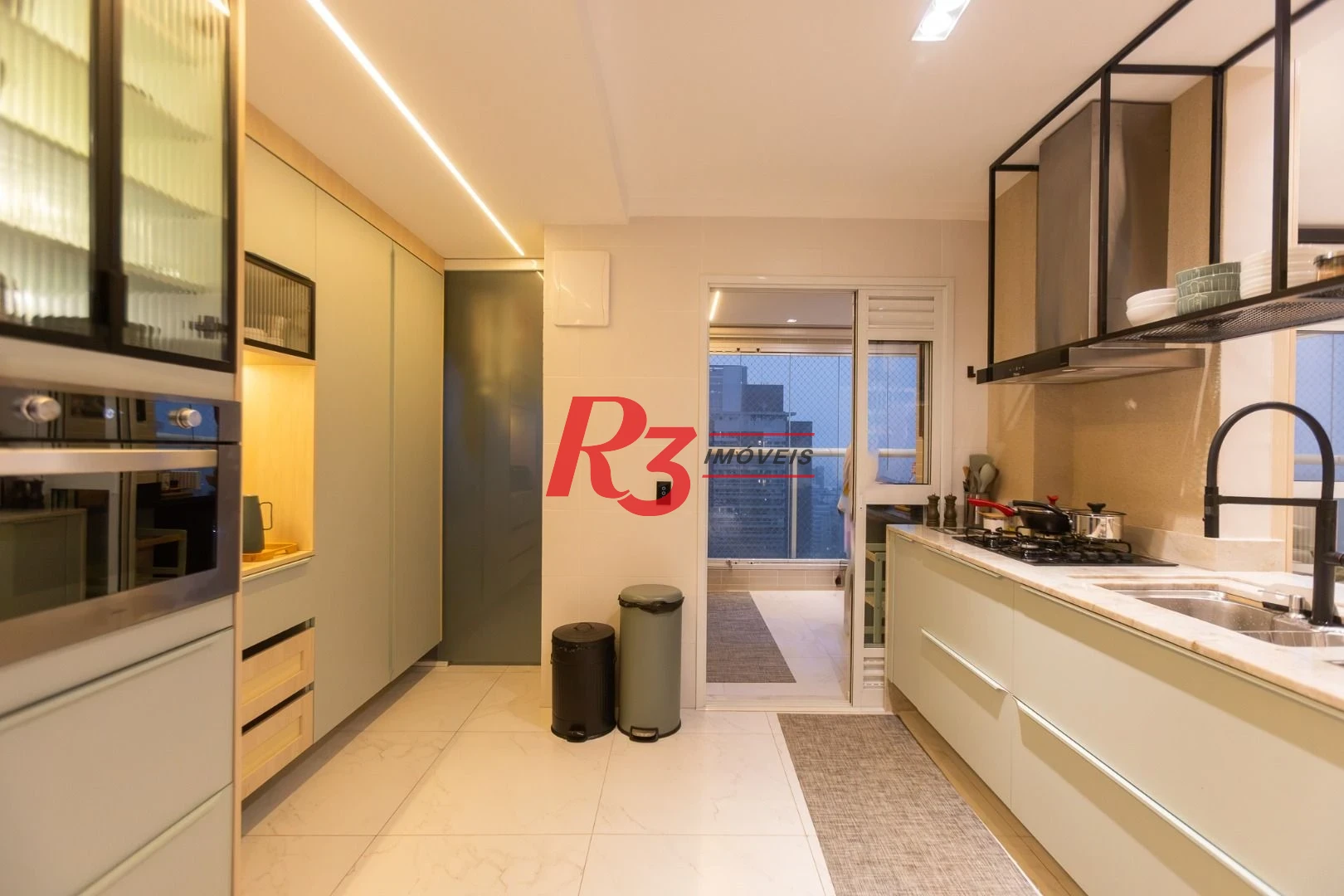 Apartamento com 3 dormitórios à venda, 99 m² por R$ 2.780.000,00 - Gonzaga - Santos/SP