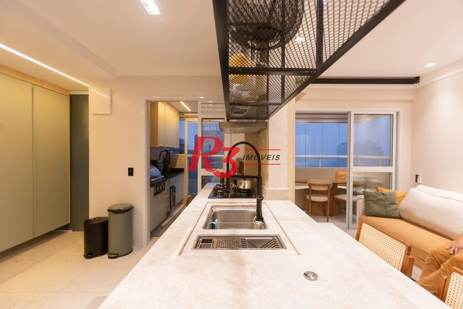 Apartamento com 3 dormitórios à venda, 99 m² por R$ 2.780.000,00 - Gonzaga - Santos/SP