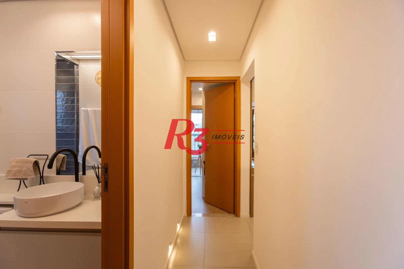 Apartamento com 2 dormitórios à venda, 65 m² por R$ 1.100.000,00 - Boqueirão - Santos/SP