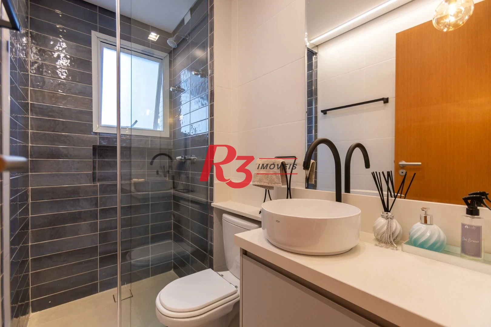 Apartamento com 2 dormitórios à venda, 65 m² por R$ 1.100.000,00 - Boqueirão - Santos/SP