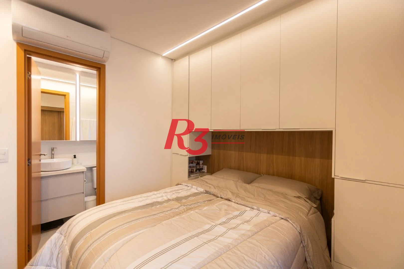 Apartamento com 2 dormitórios à venda, 65 m² por R$ 1.100.000,00 - Boqueirão - Santos/SP